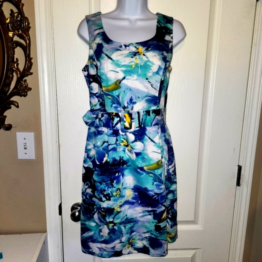 Blue Floral scoop neck sleeveless midi dress with belt in size 8